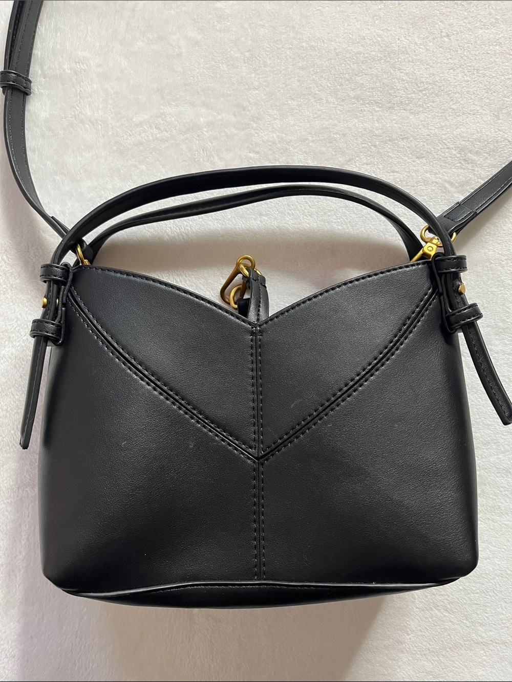 Zara Black Mini bucket bag with V stitch design - Picture 3 of 9